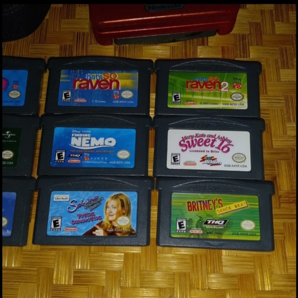 Nintendo Game Boy Advance SP w/10 Games, Charger and Carrying Case 2002